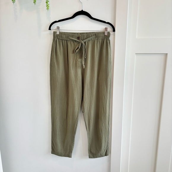 Everly Women's Olive Green Lightweight Cropped Pull On Pant Tie Waist Size Small - Picture 1 of 10